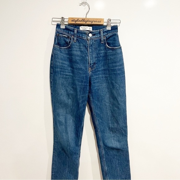 Abercrombie & Fitch Curve Love Ultra High Rise 90s Straight Jean - Picture 4 of 11